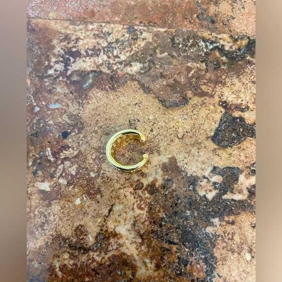 Melinda Maria ear cuff 18K plated with clear baguette simulated diamonds💛🤍 - Picture 4 of 10